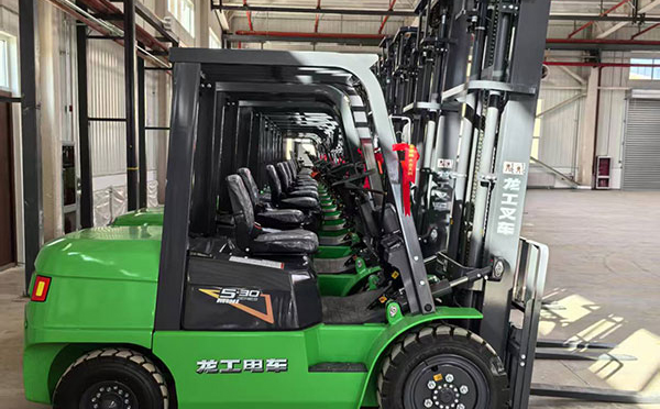 兰州叉车操作安全规范：避免事故的10个实用建议