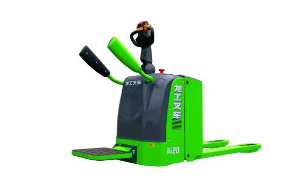 安全驾驶兰州仓储兰州叉车：保持通道两侧安全距离的重要性