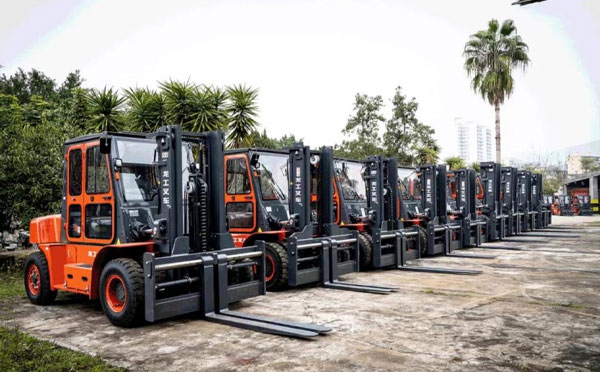 现代物流与仓储作业中的核心装备：兰州叉车的技术演进与应用价值